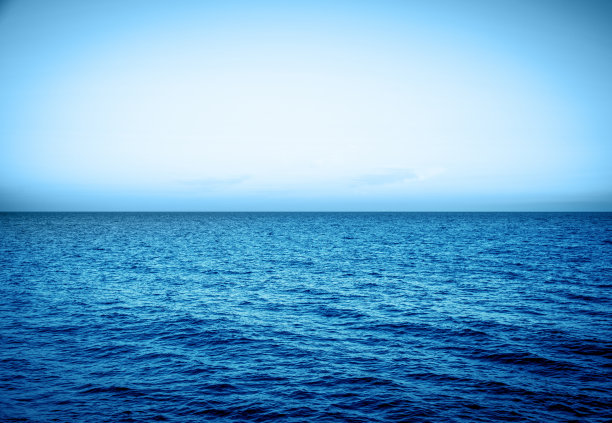 蓝天下美丽的海景图片下载