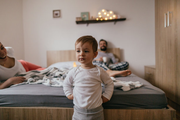 早上穿着睡衣图片下载