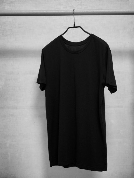 黑轮的t恤图片下载