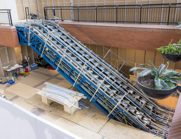 安装一个自动扶梯图片下载