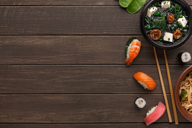 豆腐芝士味噌汤，木质背景图片下载