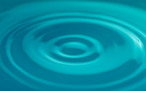 水滴落下来。慢动作图片下载