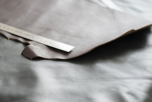 裁剪皮革原料图片下载