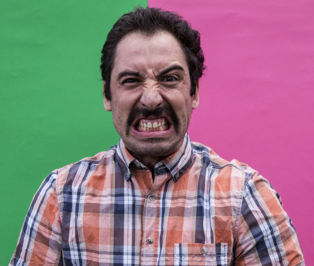 愤怒的疯子的肖像图片下载