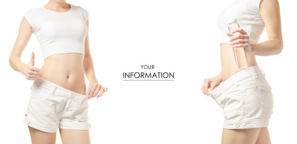 年轻女子减肥瘦身用一瓶水的模式图片下载