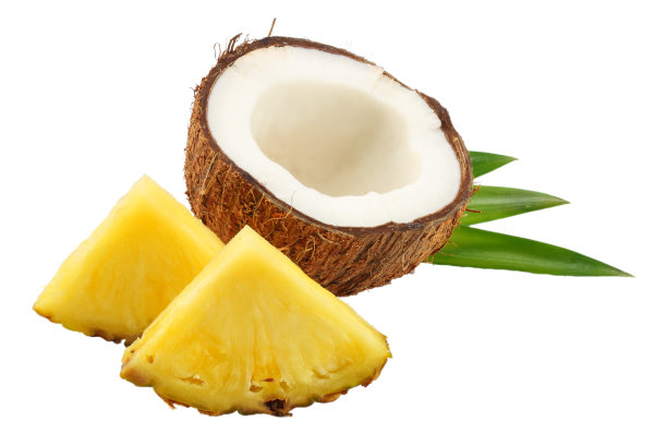 椰子与菠萝片和绿叶孤立在白色背景图片下载