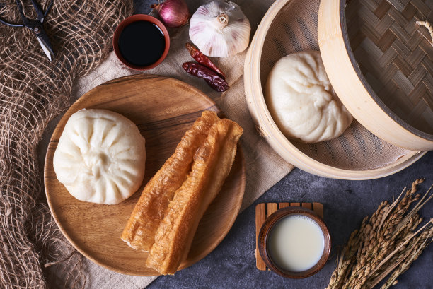 中式早餐：包子、油条素材图片