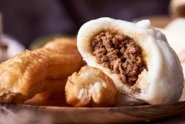 中式早餐:包子、油条素材图片