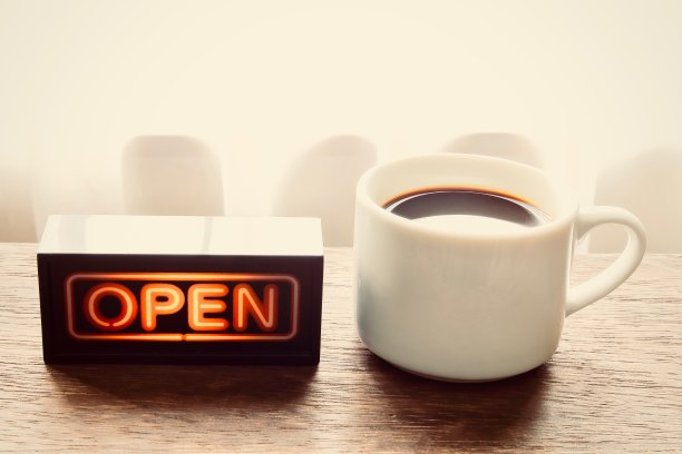 打开招牌和咖啡图片下载