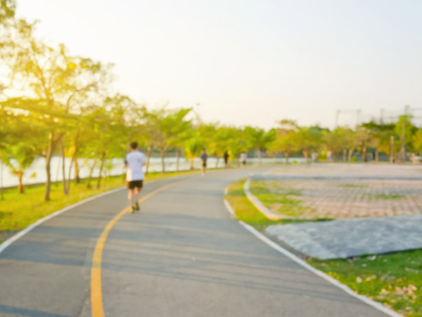 人们在公园里慢跑图片下载