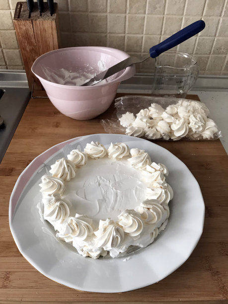 奶油蛋白蛋糕图片下载