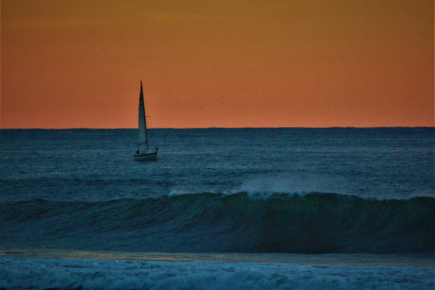 航行在黄昏图片下载