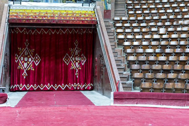 马戏团的竞技场和空荡荡的大厅图片下载