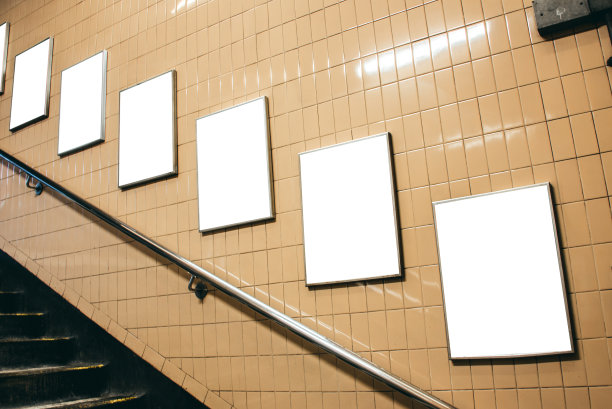 广告牌在楼梯图片下载