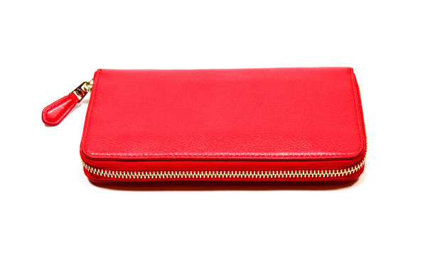 红色女性皮革钱包与拉链孤立的白色背景图片下载