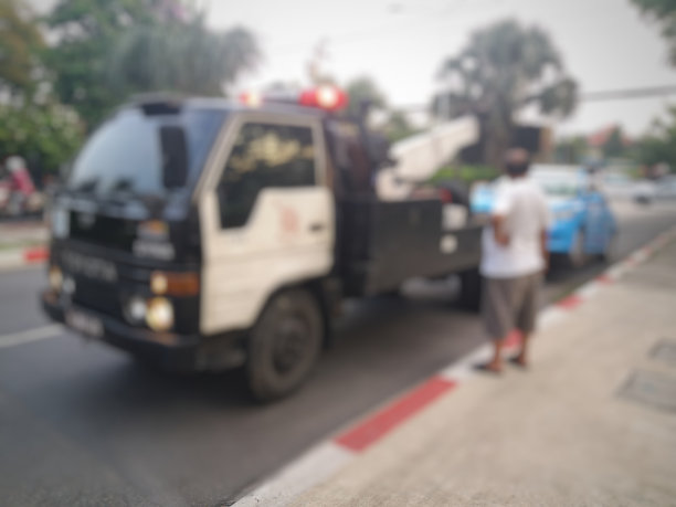 警察局的拖车任务图片下载