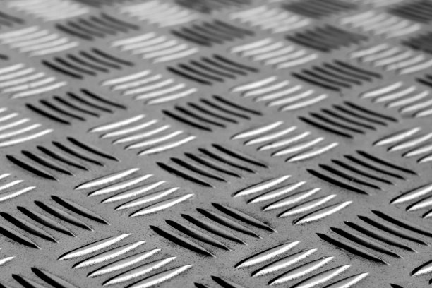 菱形金属地板图案，黑白模糊效果图片下载