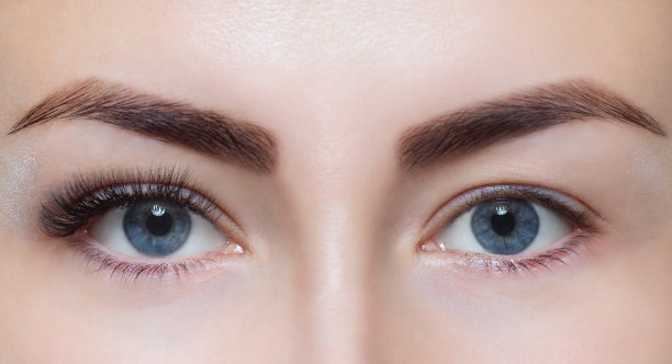 睫毛延长程序关闭。素材图片