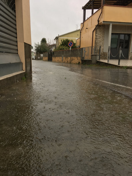 淹没了路边图片下载