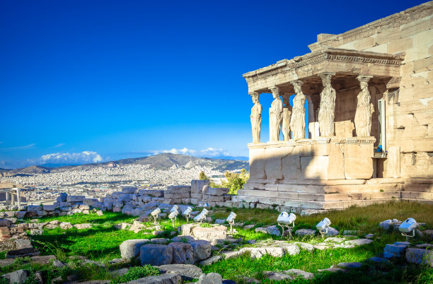 希腊雅典卫城上的卡拉亚提德斯雕像图片下载