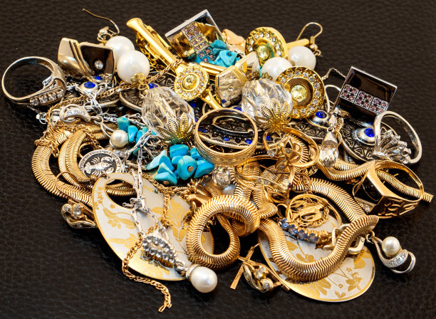 宝石山孤立在黑色过滤图片下载