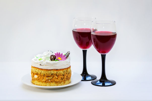 红酒和饼干蛋糕图片下载