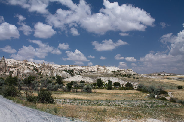 土耳其卡帕多西亚的爱谷的岩石形成仙女烟囱图片下载