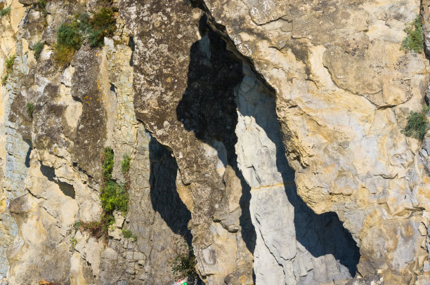 海岸的岩石和石头图片下载