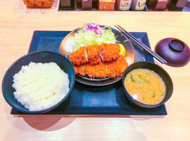 千层猪排饭图片下载