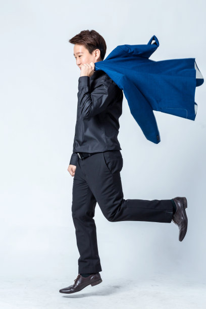 亚洲英俊商人工作室照片呼孤立白色背景站立动作姿势图片下载