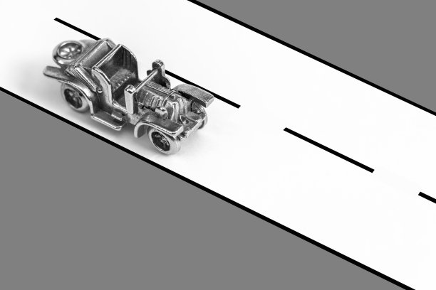 玩具车在路上图片下载
