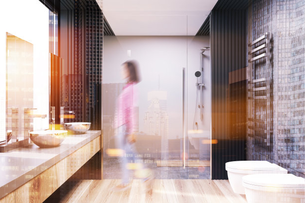 灰色和混凝土浴室内部，淋浴模糊图片下载