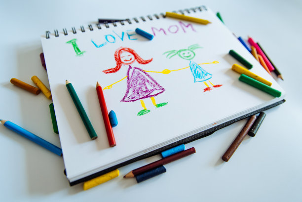 我爱妈妈的照片，祝母亲节快乐。孩子们的礼物图片下载