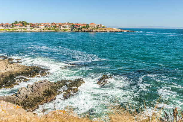 保加利亚索佐波尔古城的碎片。小镇上黑海海湾的景色。图片下载