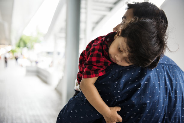 幸福的印度家庭图片下载