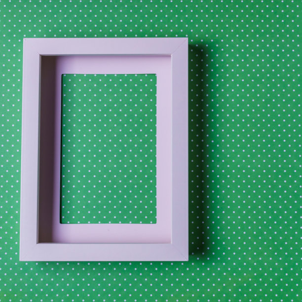 抽象的极简主义彩色纸背景与空的画框。图片下载