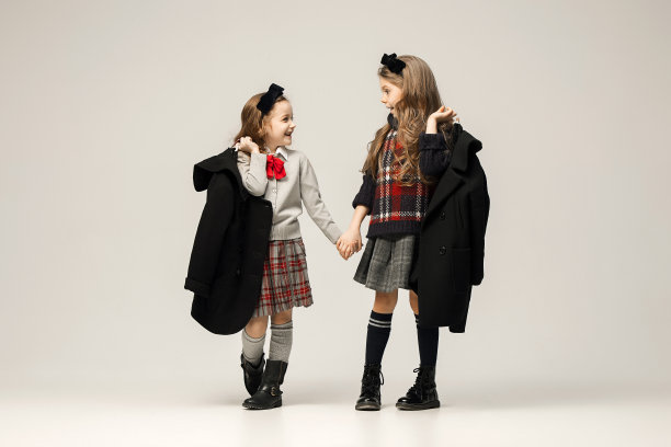 工作室里年轻漂亮的少女们的时尚肖像图片下载