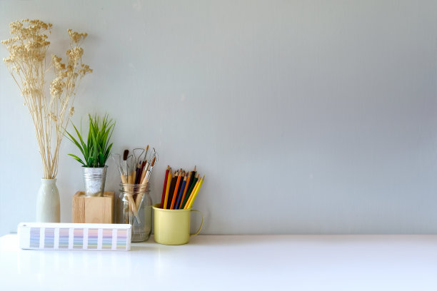 现代室内办公桌工作场所和复印空间。图片下载