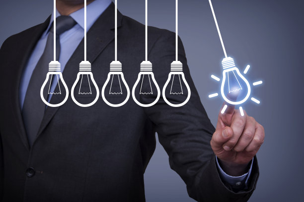 触摸屏上的灯泡概念图片下载