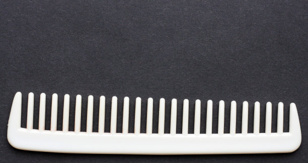 白色的梳子图片下载
