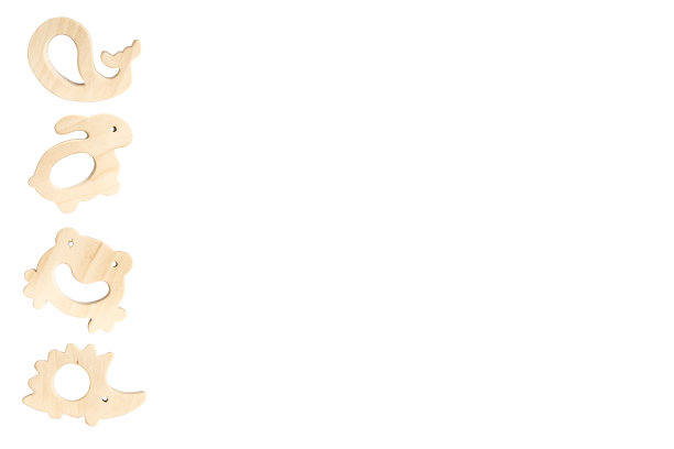 有机乳牙隔离在白色背景与复制空间。木制动物玩具的婴儿。图片下载