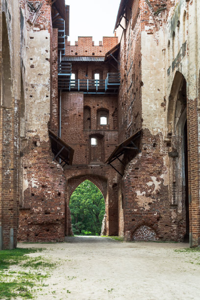 爱沙尼亚塔尔图市巨大的哥特式圆顶教堂废墟。图片下载