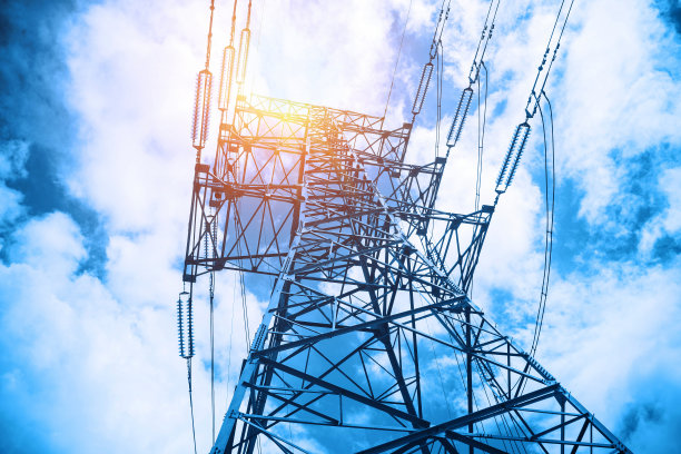 蓝天下的电塔图片下载