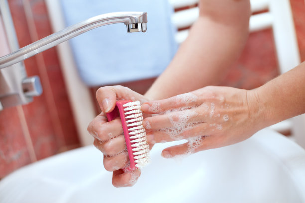 用刷子手工清洗图片下载