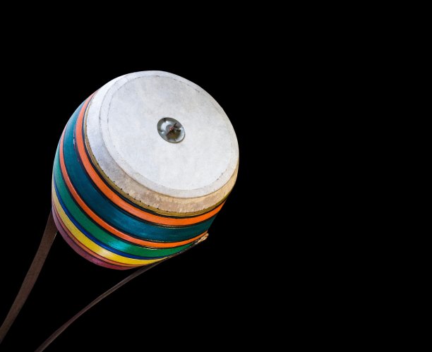 在白色背景上孤立的古印第安打击乐图片下载