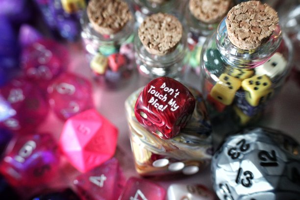 别碰我的骰子!图片下载