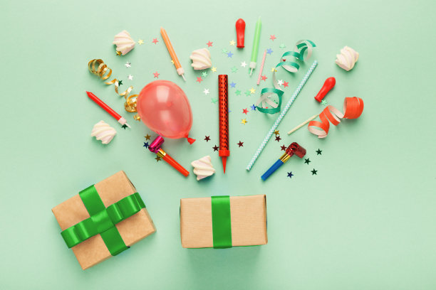 生日派对背景，有礼物和棒棒糖素材图片