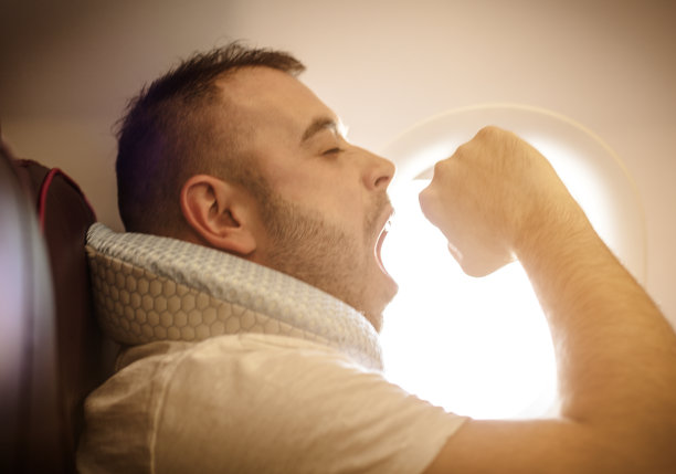 飞行中感到疲惫图片下载