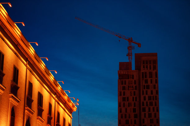 地拉那市中心的摩天大楼图片下载