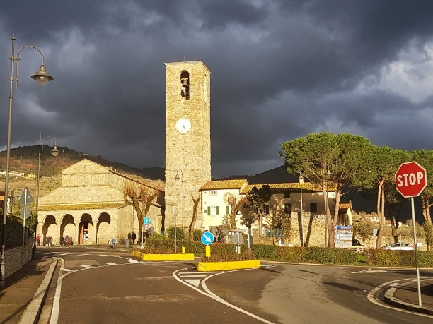 Cascia Reggello罗马教堂。意大利托斯卡纳图片下载